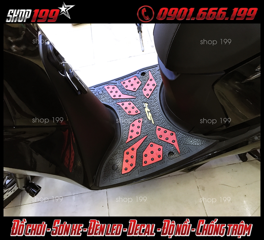 Thảm lót sàn màu đỏ cực đẹp và bắt mắt độ cho xe Honda SH màu đen